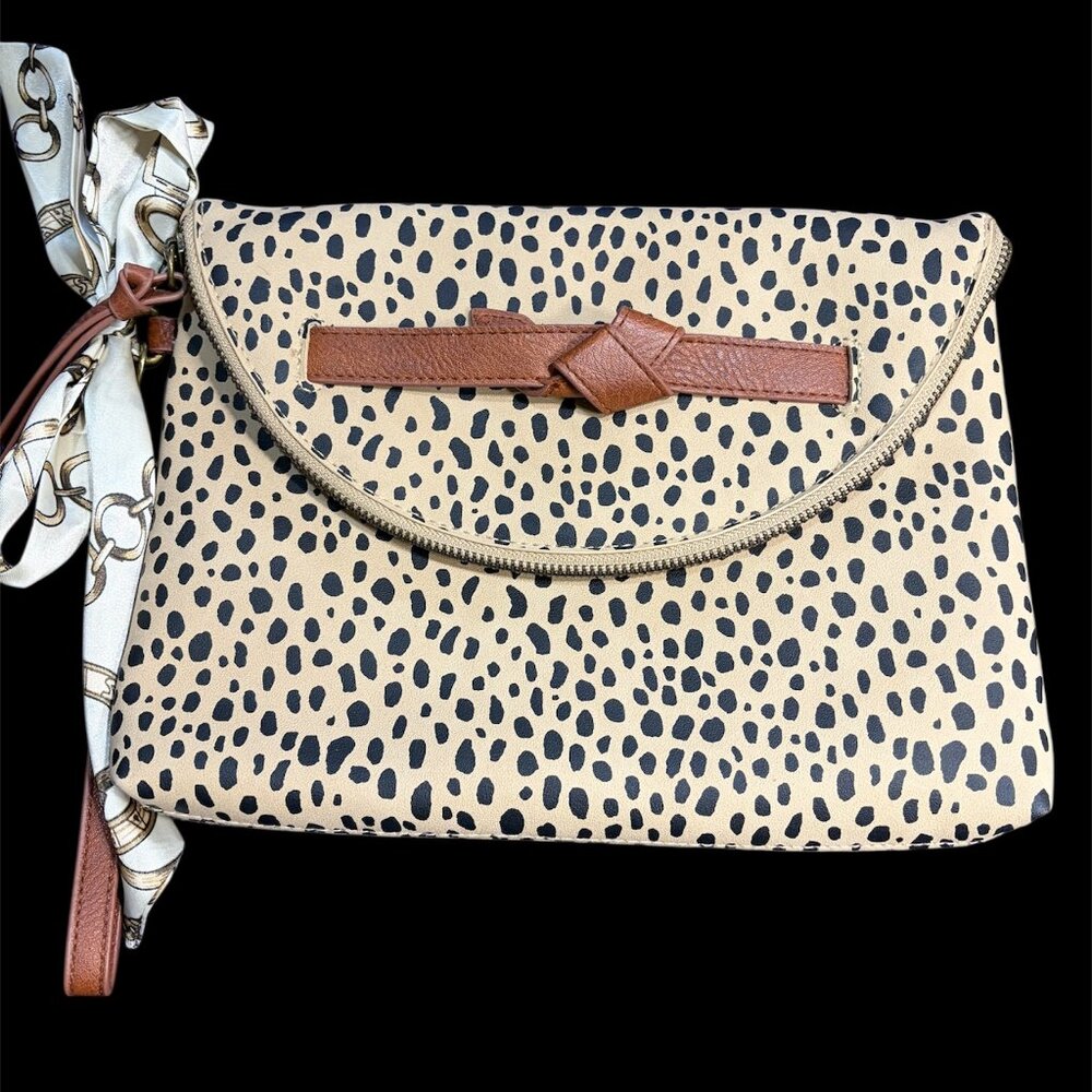 LEOPARD OVERSIZED CLUTCH WRISTLET